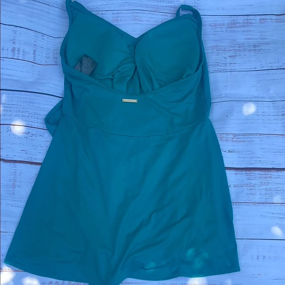 Vince Camuto Turquoise Fabric with Gold Accent Size 10